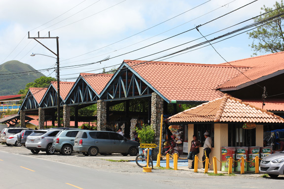The street view of El Valle's market. 